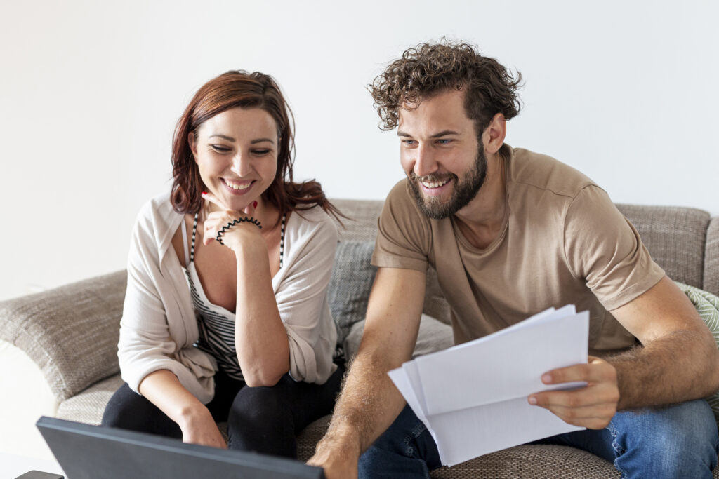 Planifier un mariage est une aventure pleine d'émotions et de décisions importantes. Chaque détail compte, des invitations à la décoration, en passant par le choix de la musique et du lieu. Une bonne organisation permet de vivre cette journée exceptionnelle sans stress, en profitant pleinement de chaque instant. Avec une planification soignée, votre mariage deviendra un souvenir inoubliable pour vous et vos invités.